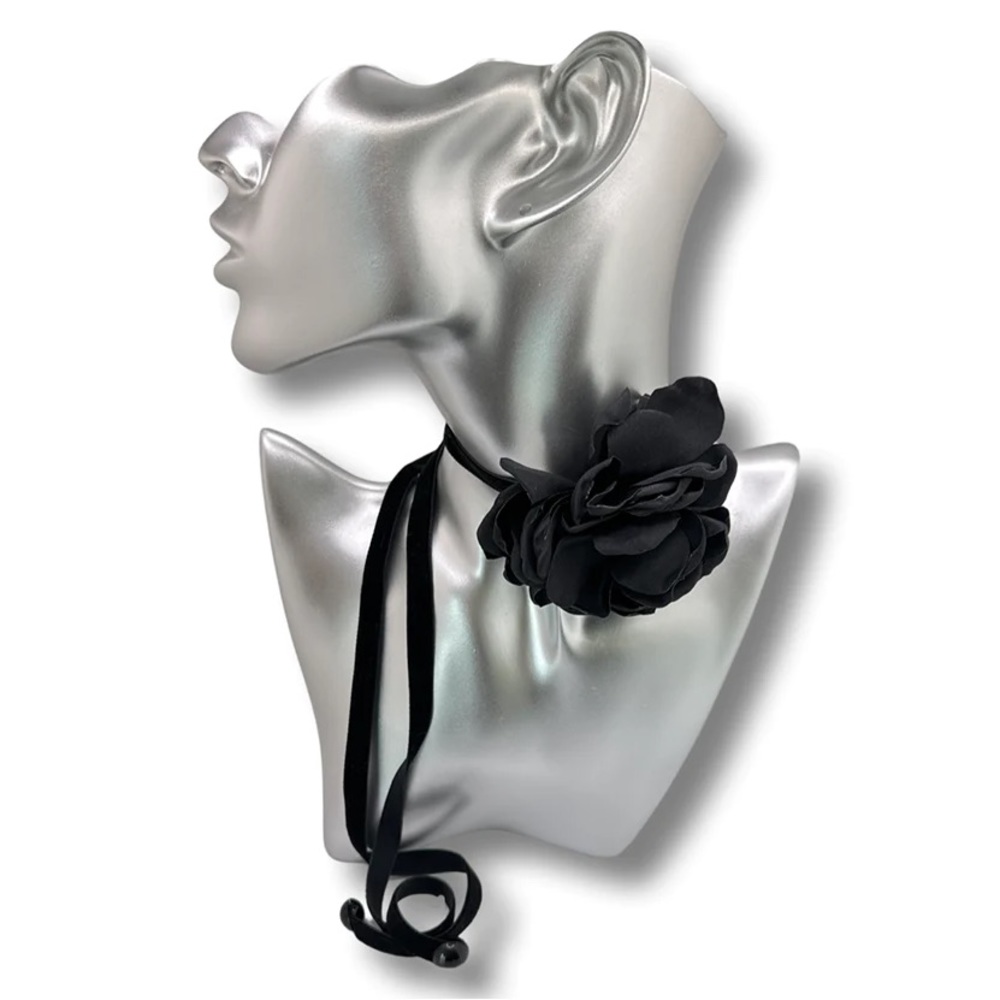 Caviilou Cecilia Flower Choker